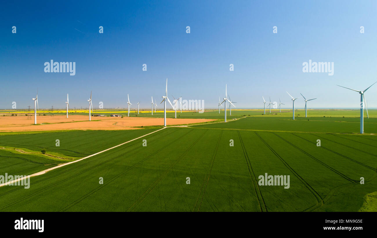 Photo aérienne des éoliennes dans les champs, de seigle, Sussex Banque D'Images