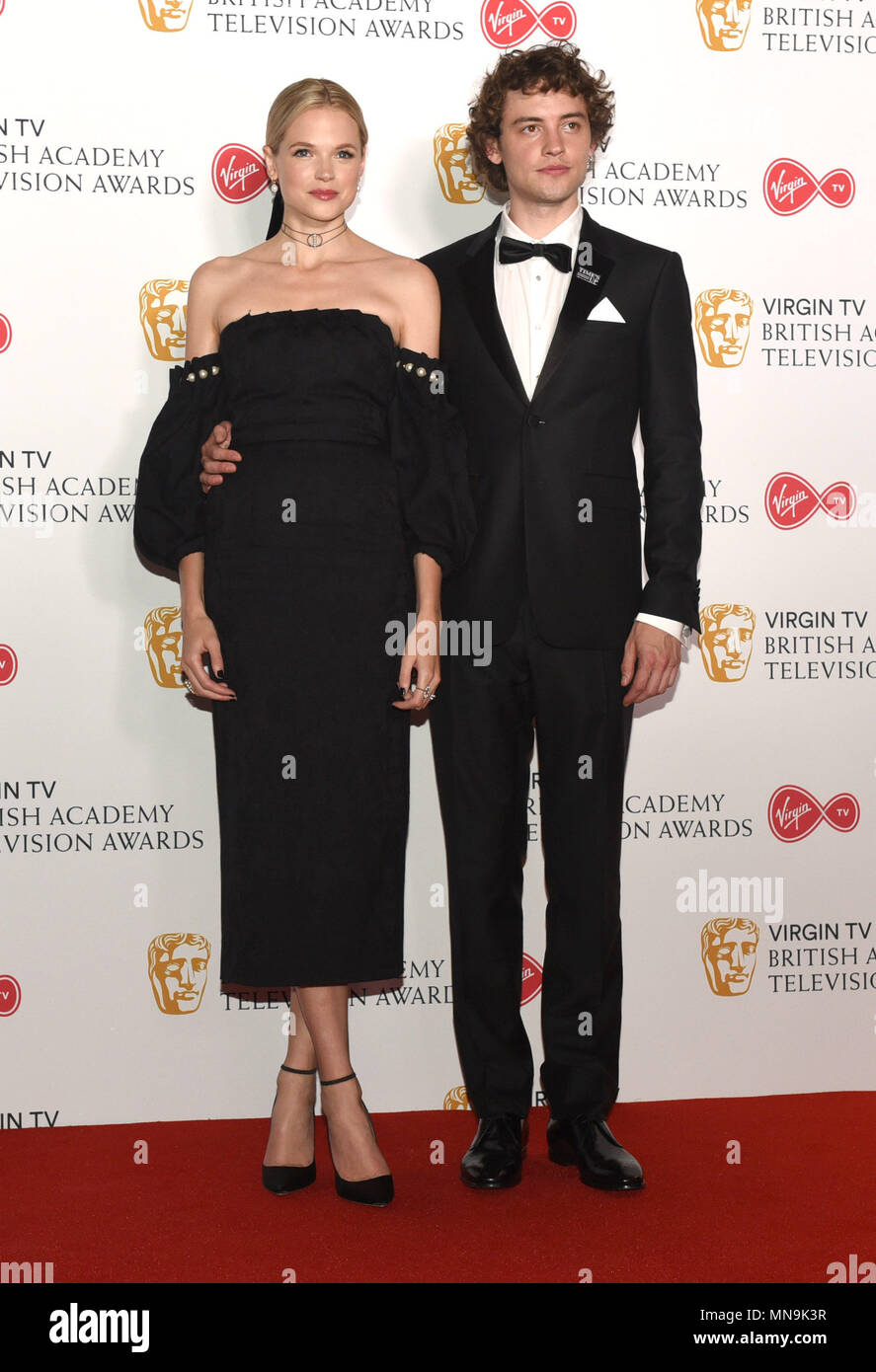 La photo doit être crédité ©Presse Alpha 079965 13/05/2018 Gabriella Wilde et Josh Whitehouse Virgin TV British Academy Television Awards Bafta 2018 Salle de presse au Royal Festival Hall Londres Banque D'Images