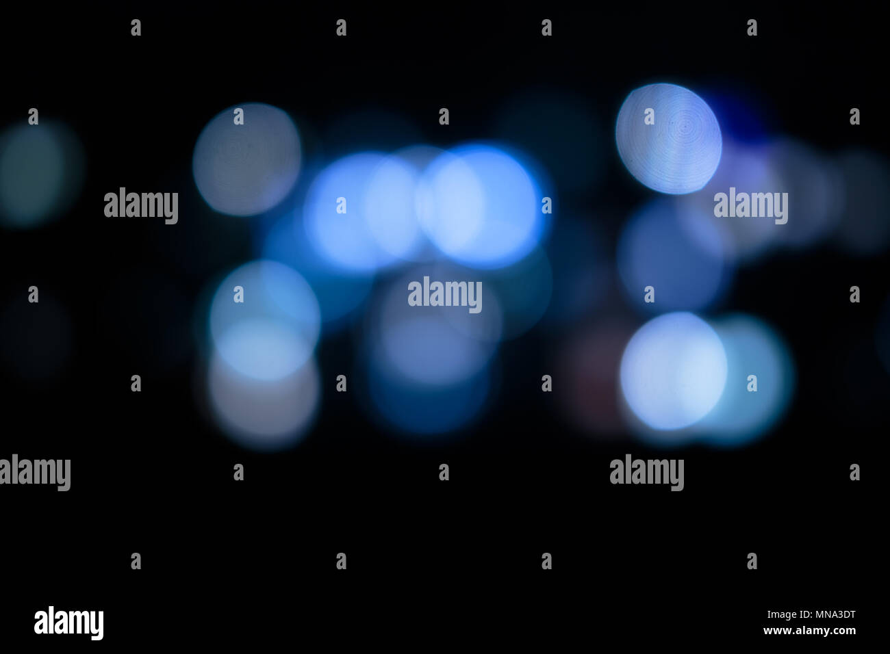 Bokeh abstract la réflexion sur un fond sombre Banque D'Images
