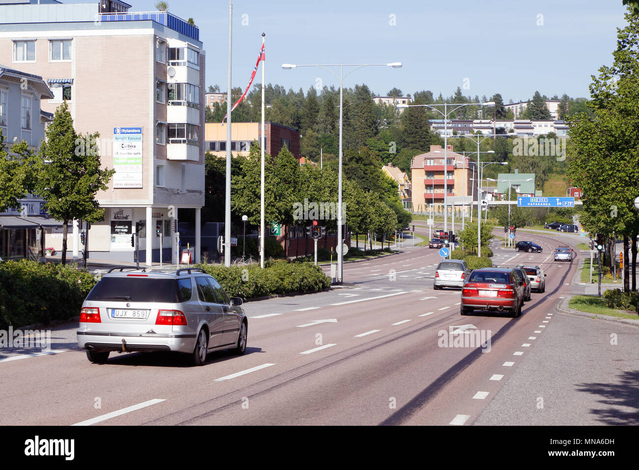 Ornskoldsvik, Suède - le 24 juillet 2016 : Le trafic sur la route E4 vers le nord grâce à Ornskoldsvik Banque D'Images
