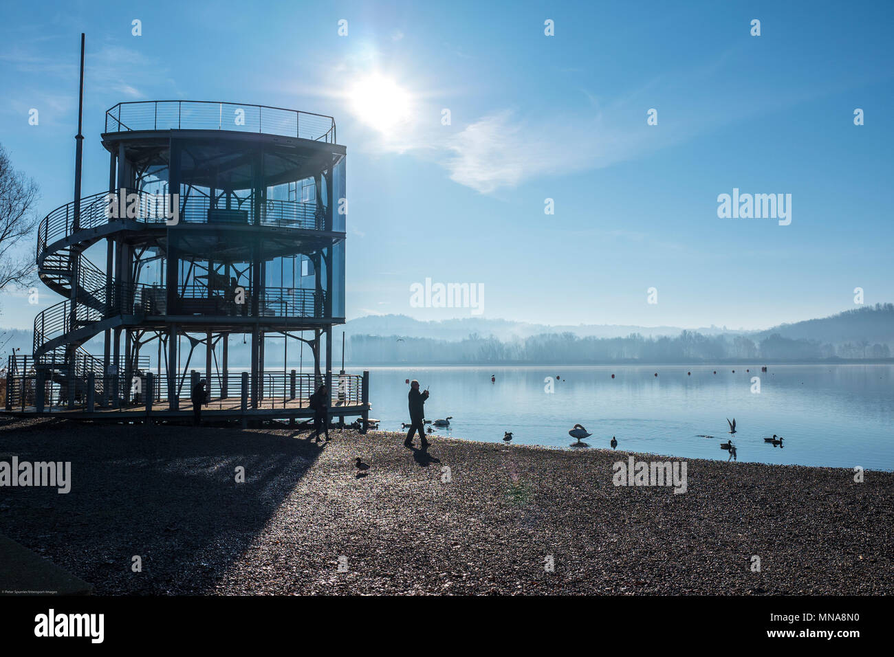 Varese, Province de Varèse, Lombardie, Italie, vue générale de l'estran à l'Aviron à l'acier verre moderne conçu, finition standard, Tour FISA [Canottieri Varese] Lac de Varèse. © Peter SPURRIER, Banque D'Images