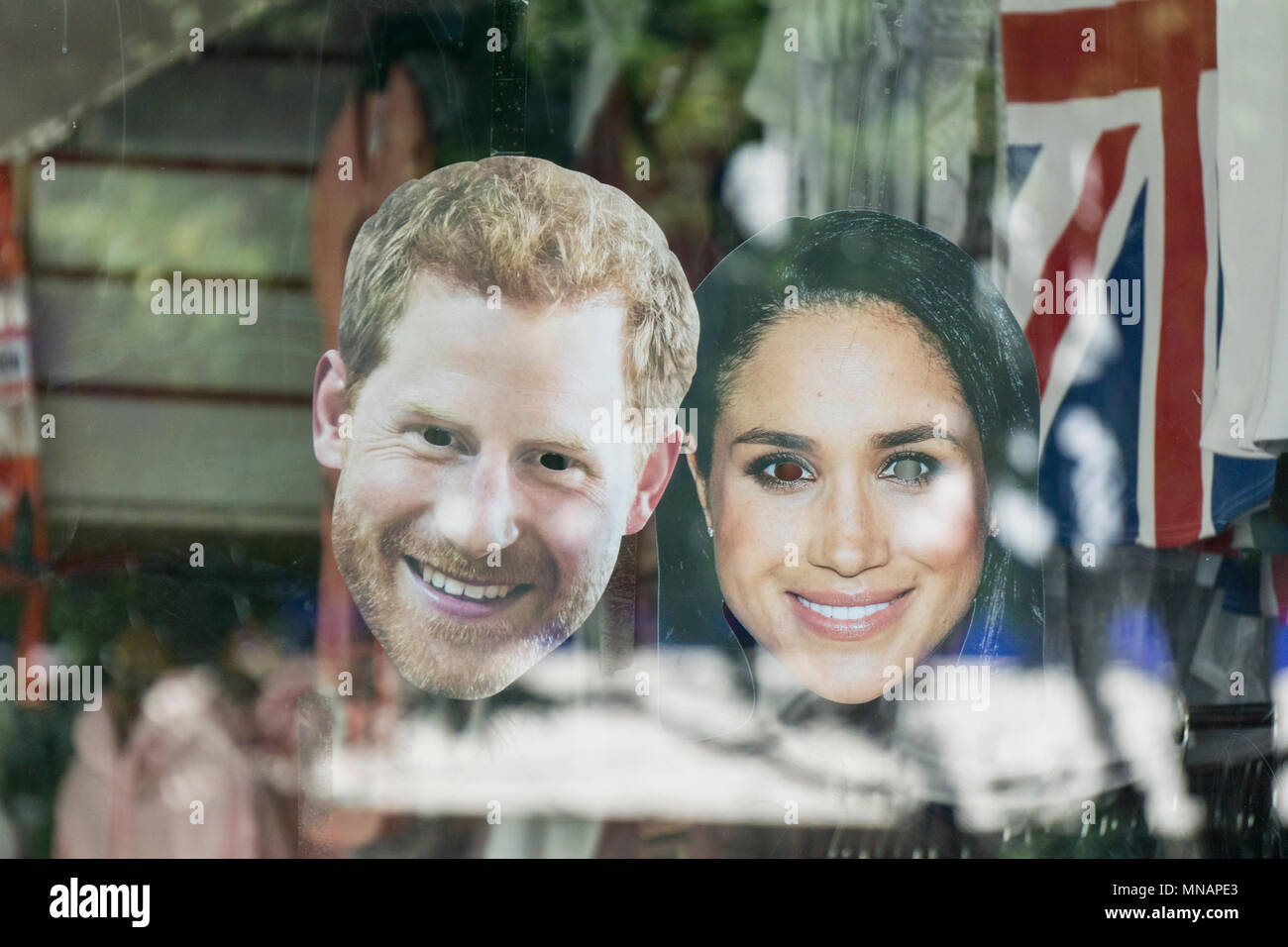 Londres, Royaume-Uni. Le 15 mai 2018. Des masques, le prince Harry et Meghan Markle en vente à Londres jours avant le mariage royal de goutte d'encre : Crédit/Alamy Live News Banque D'Images