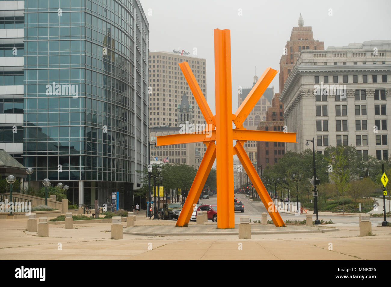 La sculpture d'appel de Mark di Suvero dans le parc O'Donnell Milwaukee, Wisconsin Banque D'Images