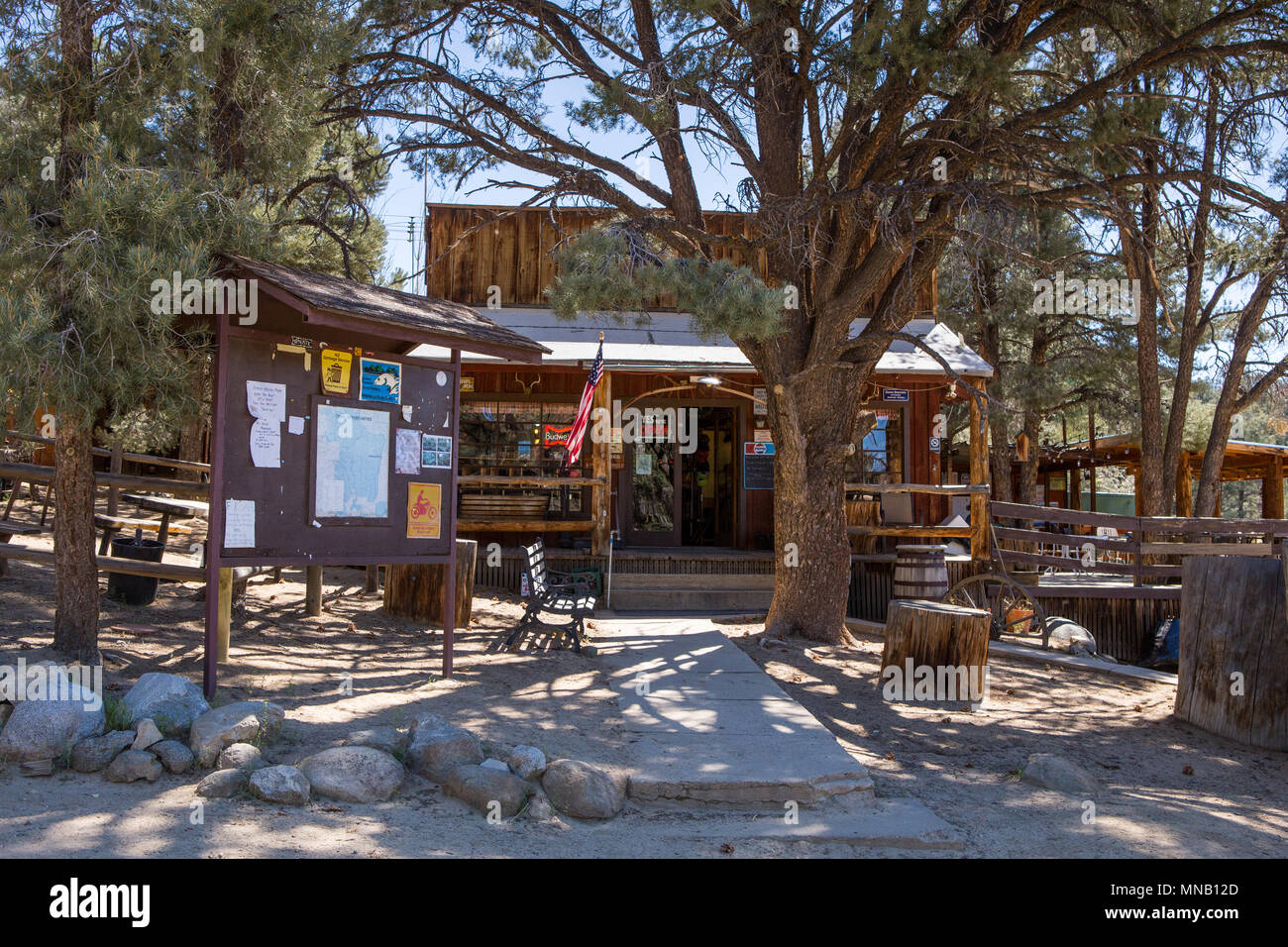 L'extérieur de l'ancien magasin général en bois dans la région de Kennedy Meadows. Situé sur la Pacific Crest Trail, près de la fourche sud de la rivière Kern,California Banque D'Images