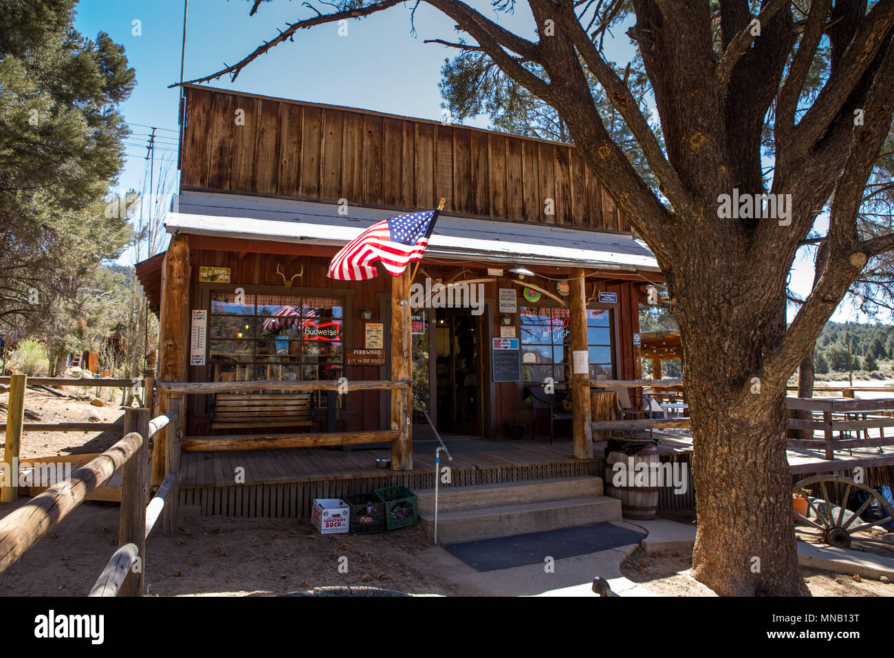 L'extérieur de l'ancien magasin général en bois dans la région de Kennedy Meadows. Situé sur la Pacific Crest Trail, près de la fourche sud de la rivière Kern,California Banque D'Images