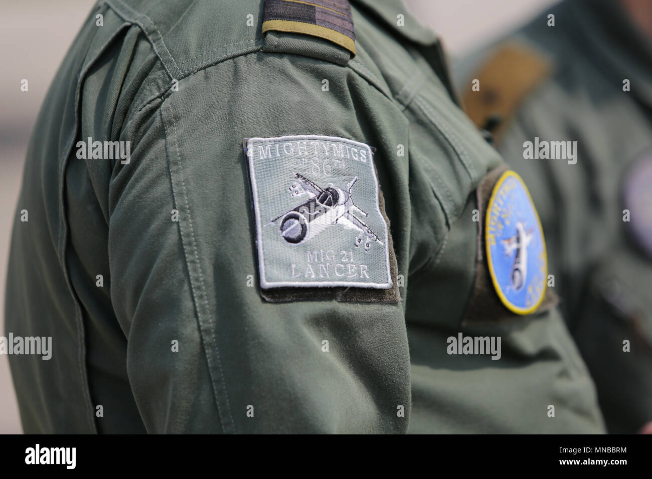 Symbole de la Force aérienne roumaine sur un uniforme de soldat Banque D'Images