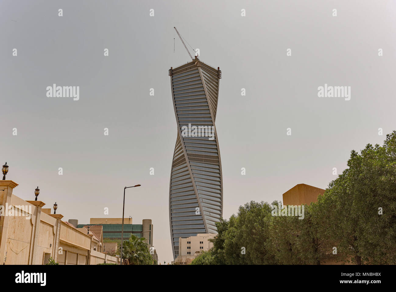 Tour sinueuse le long de l'avenue King Fahad road, Riyadh, Arabie Saoudite Banque D'Images