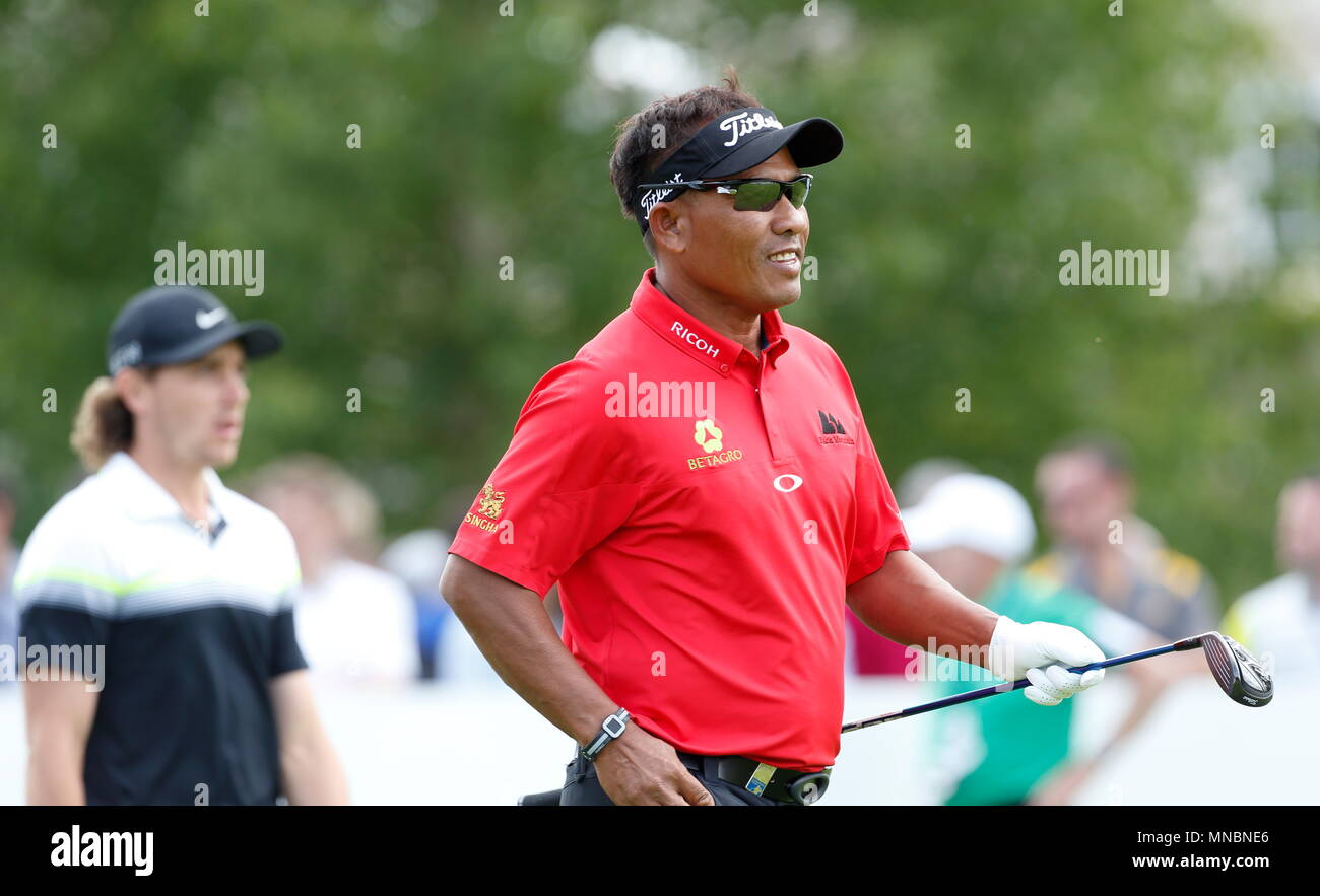 Thongchai Jaidee (Thaïlande) quitte le 1er tee au cours de la ronde finale de la BMW PGA Championship European tour à Wentworth Golf Club. 24 Mai 2015 Banque D'Images