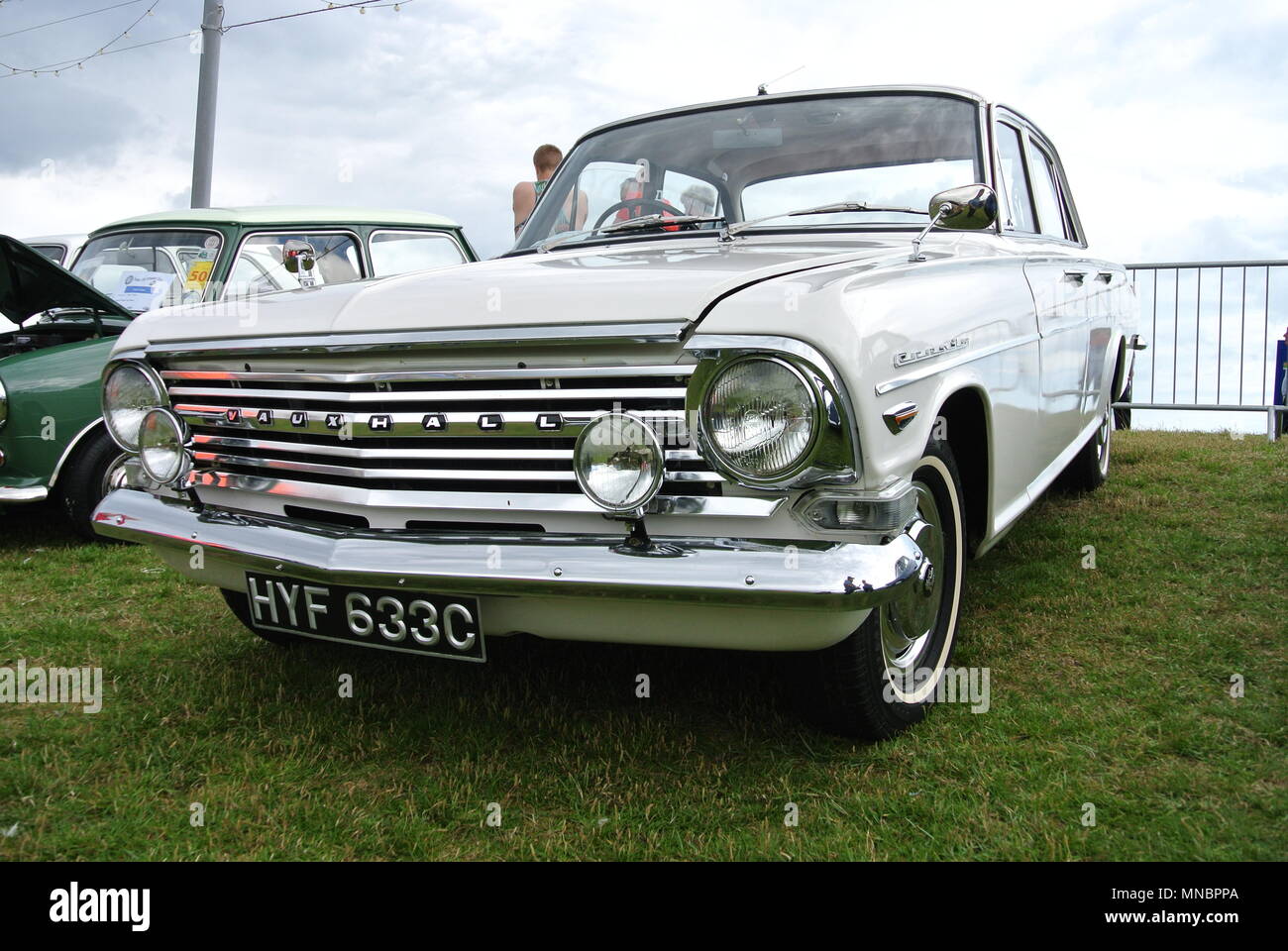 1965 Vauxhall Cresta sans rouler sur l'affichage à l'English Riviera Classic Car Show, Paignton, Devon, Angleterre, 2017 Banque D'Images