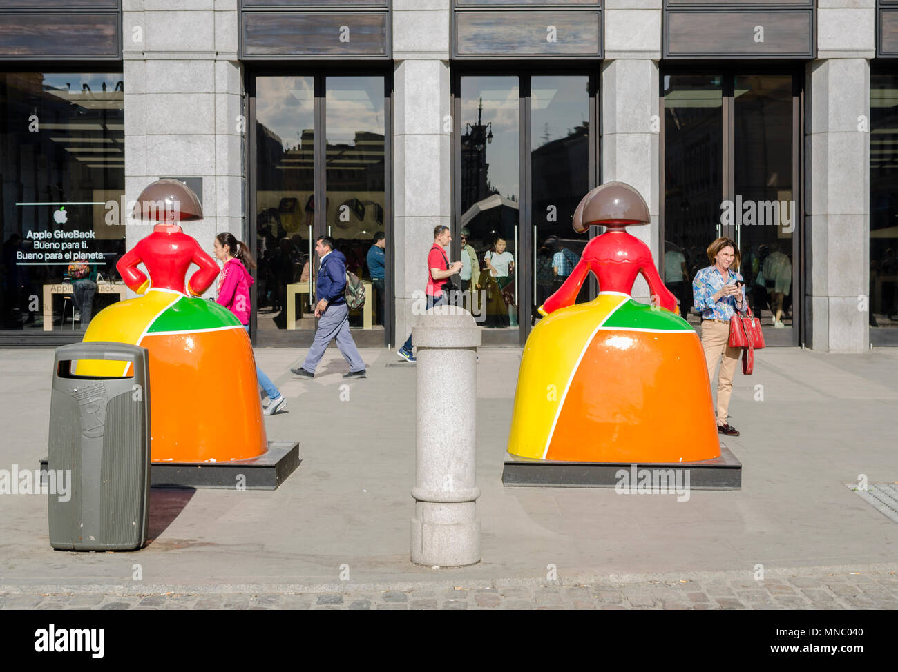Un modèle en vue Meninas Puerta del Sol, Madrid, Espagne Banque D'Images