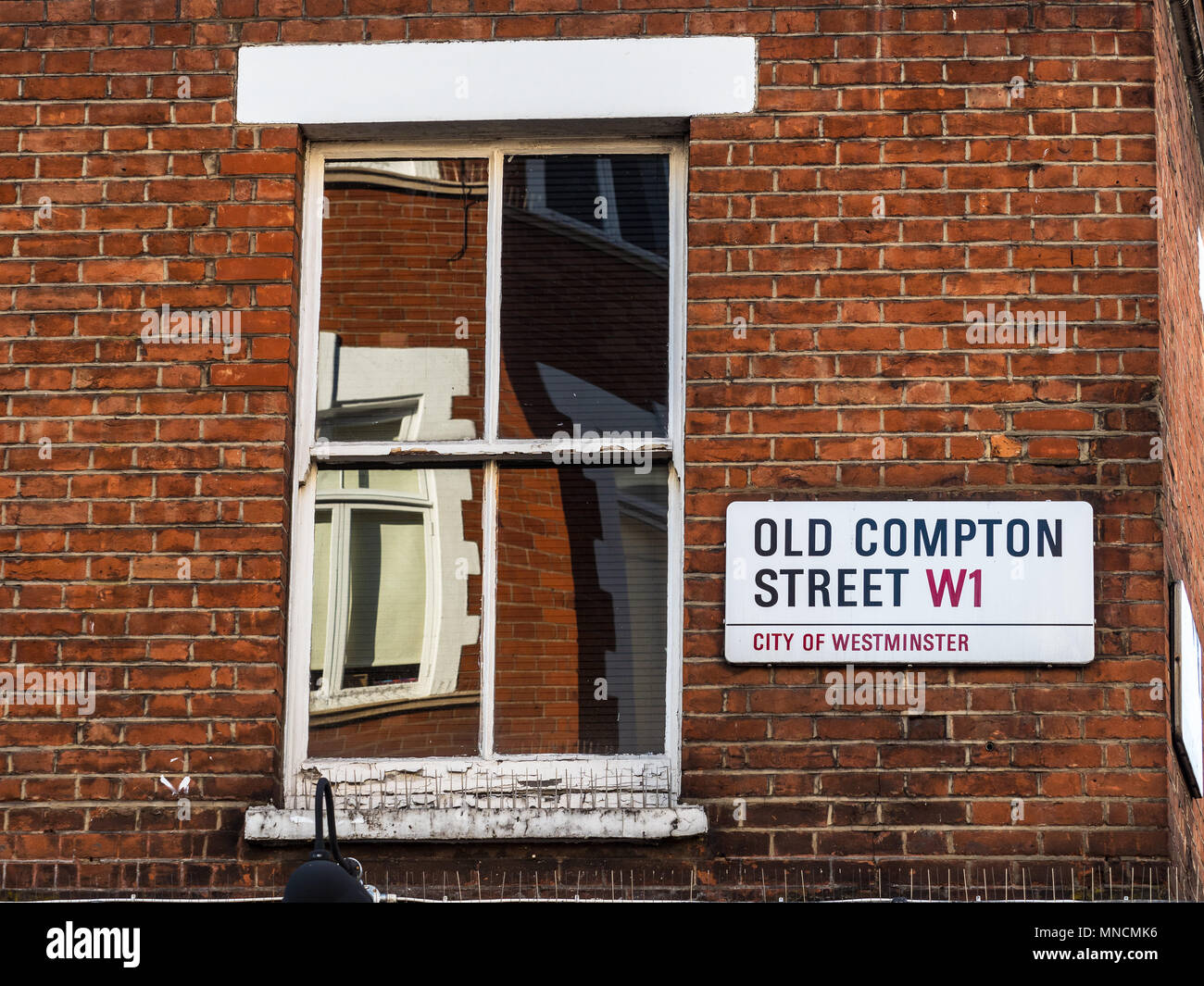 Les plaques de rue de Soho Série - Old Compton Street - London's Soho Street Signs Banque D'Images