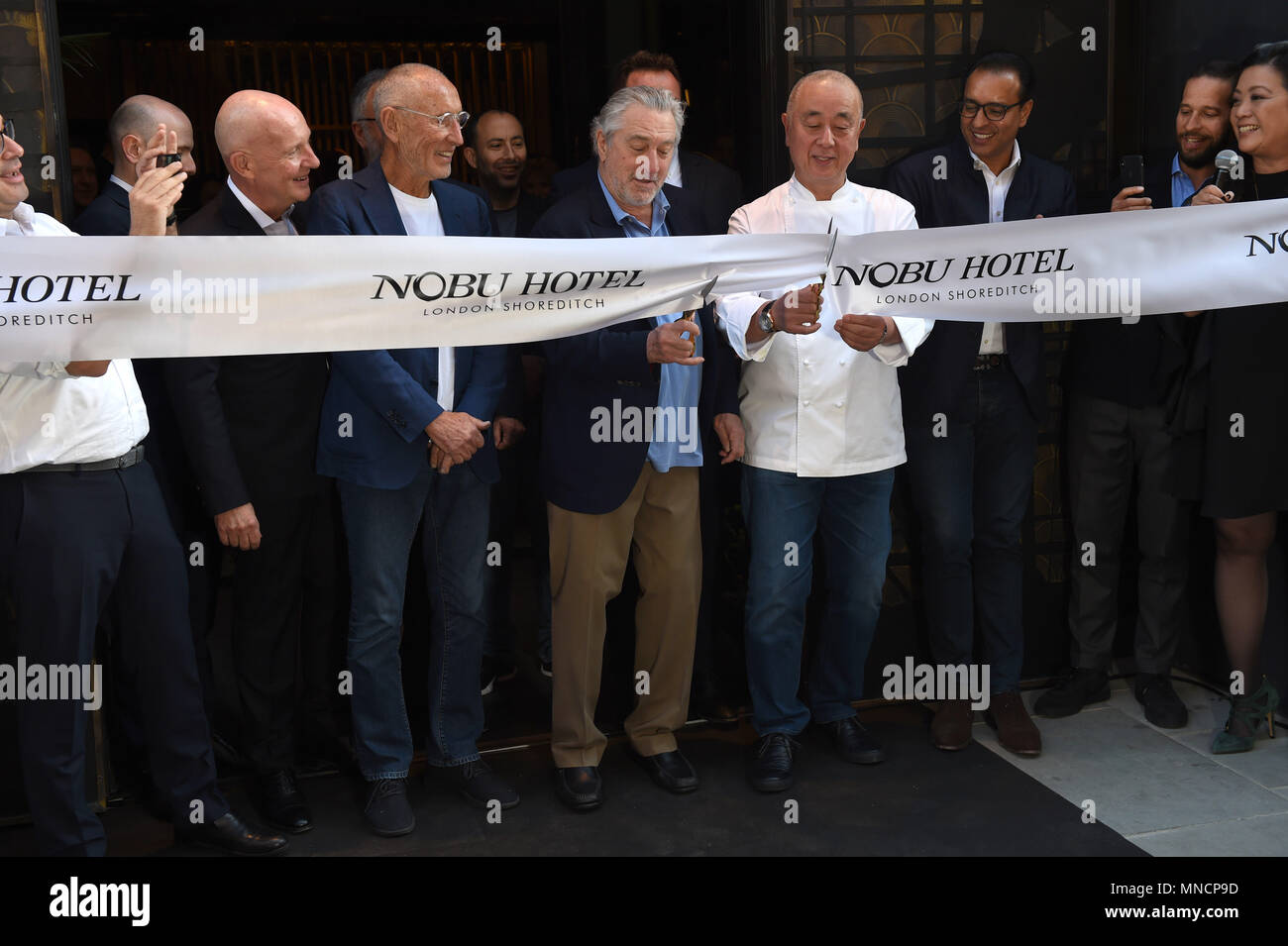 La photo doit être crédité ©Presse Alpha 079965 15/05/2018 Trevor Horwell Meir Teper Robert De Niro et Nobu Nobuyuki Matsuhisa Nobu Hotel London Shoreditch à Londres Lancement Banque D'Images