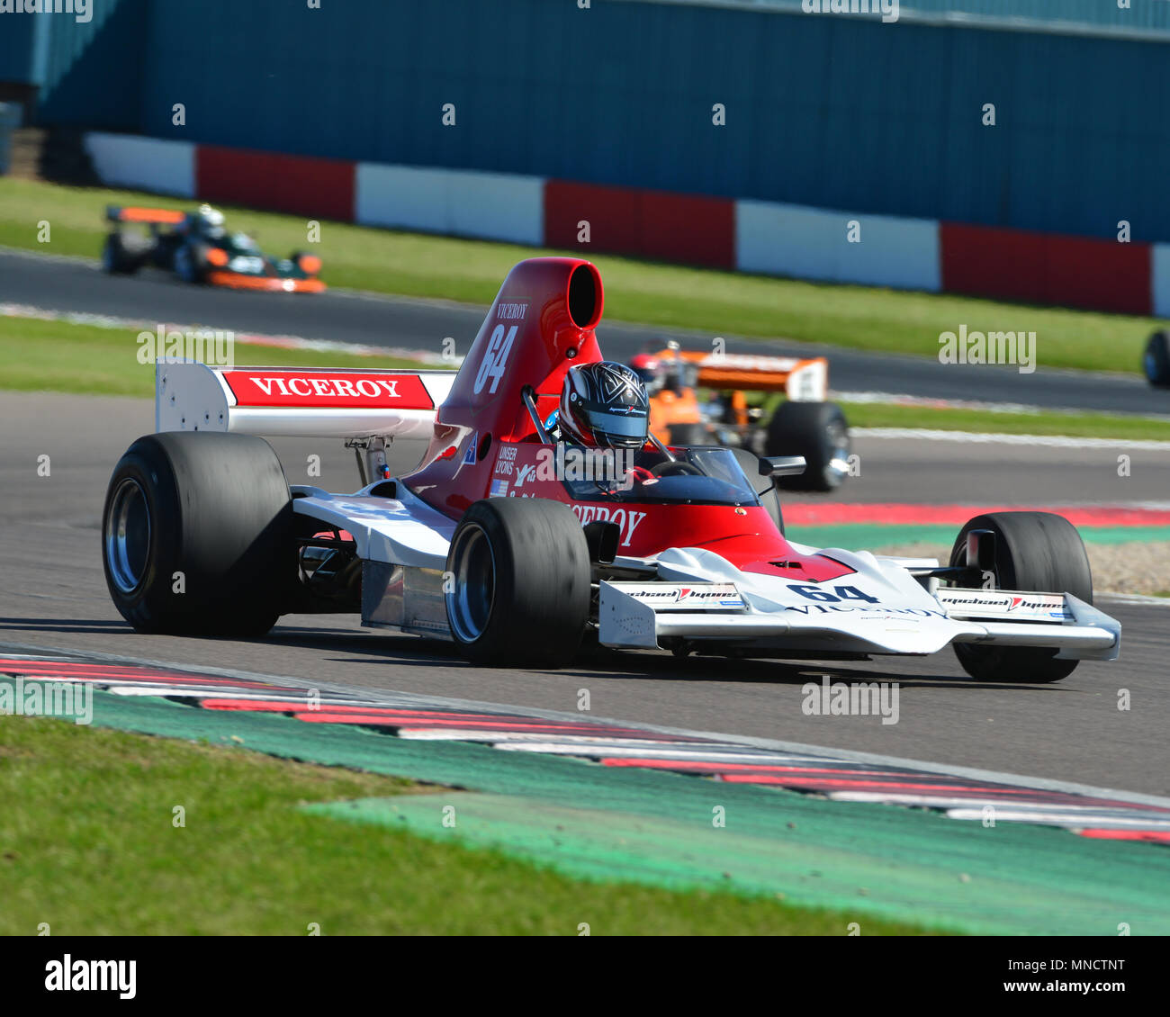 Michael Lyons, Lola T400, Derek Bell, Trophée Formule 5000, Formule 2, monoplaces, 1967-1979, Donington Festival historique, 2018, sport automobile, moto Banque D'Images