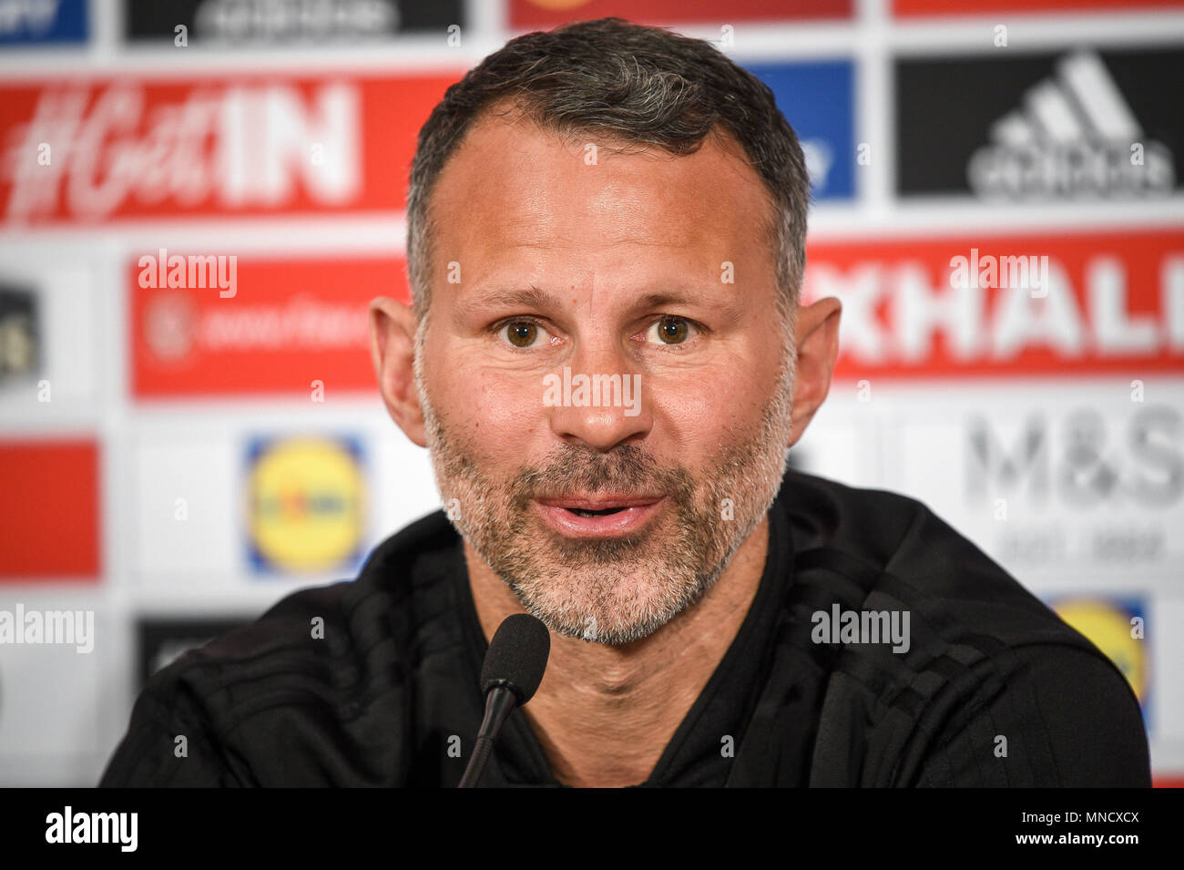 Pays de Galles manager Ryan Giggs au cours d'une conférence de presse au Musée de St Fagans Welsh Life, Cardiff. Banque D'Images