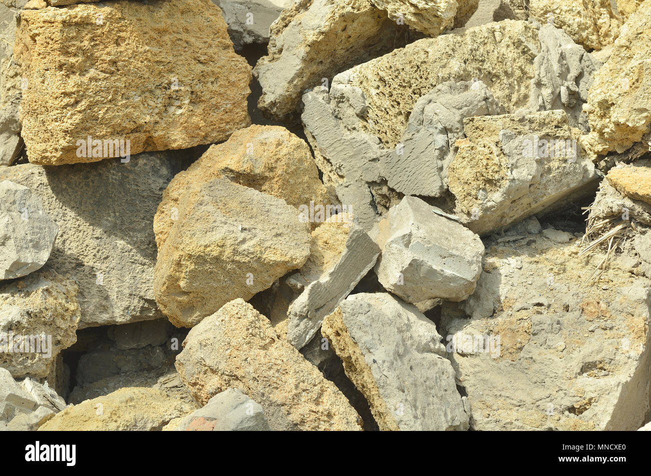 Un tas de briques de Crimée, une brique de coquillages, une texture. Contexte Banque D'Images
