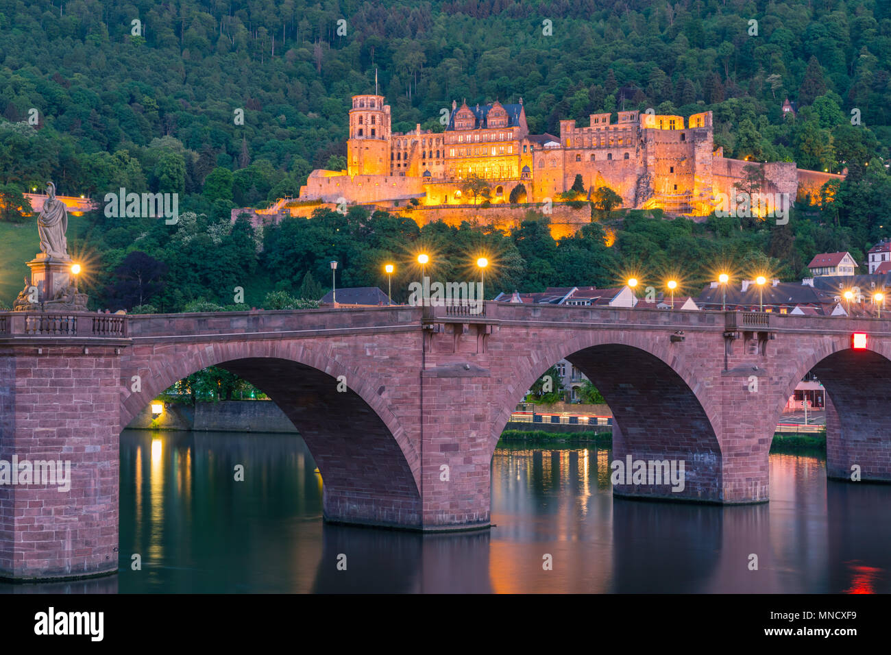 Heidelberg château sur la colline et le Vieux Pont sur la rivière Neckar à Heidelberg, Baden-WÃ¼rttemberg, Allemagne Banque D'Images