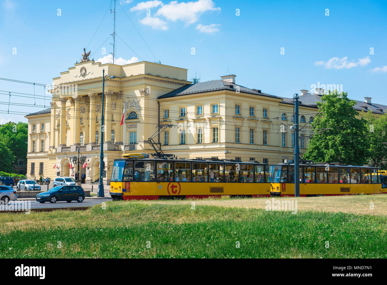 Tramway de Varsovie, vue d'un tramway circulant le long de Generala Andersa dans le centre de Varsovie, Pologne. Banque D'Images