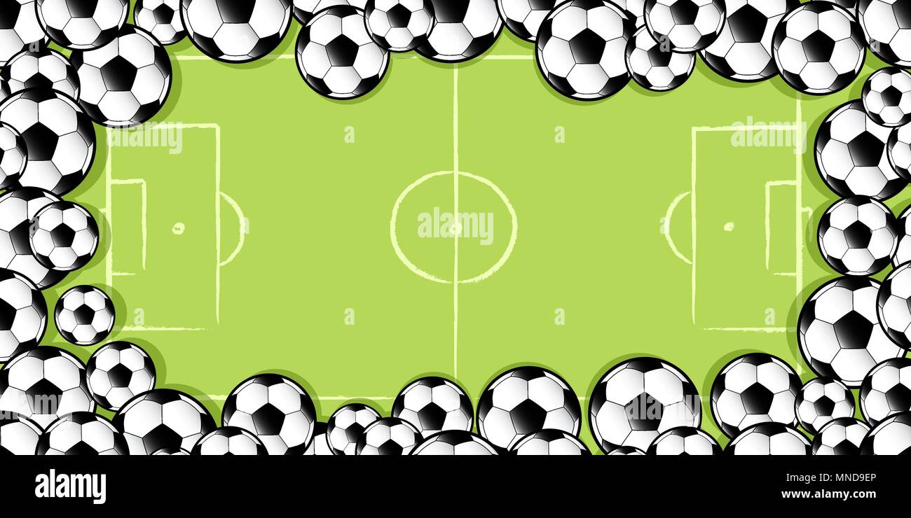 Cadre composé de ballons de soccer football contre un terrain de soccer  football Image Vectorielle Stock - Alamy