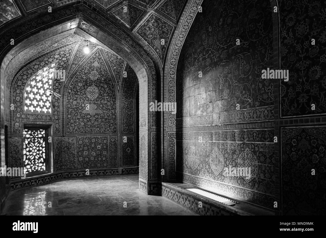 L'intérieur du passage mystérieux de l'intérieur cheikh Lotfollah mosquée à Naqhsh-e Jahan Square à Isfahan, Iran Banque D'Images