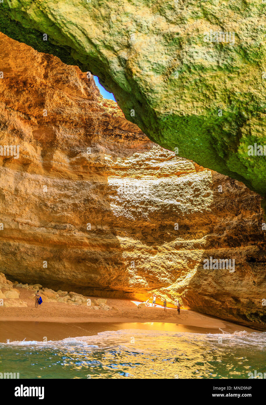 Benagil, la plus célèbre grotte souterraine, en Algarve, Portugal Banque D'Images