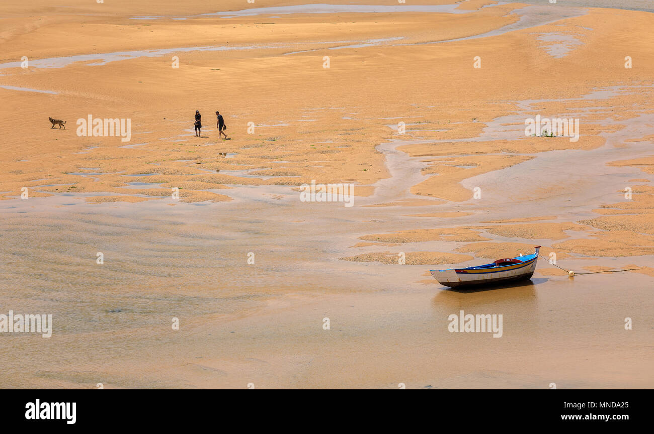 Marche tranquille le long shore Banque D'Images