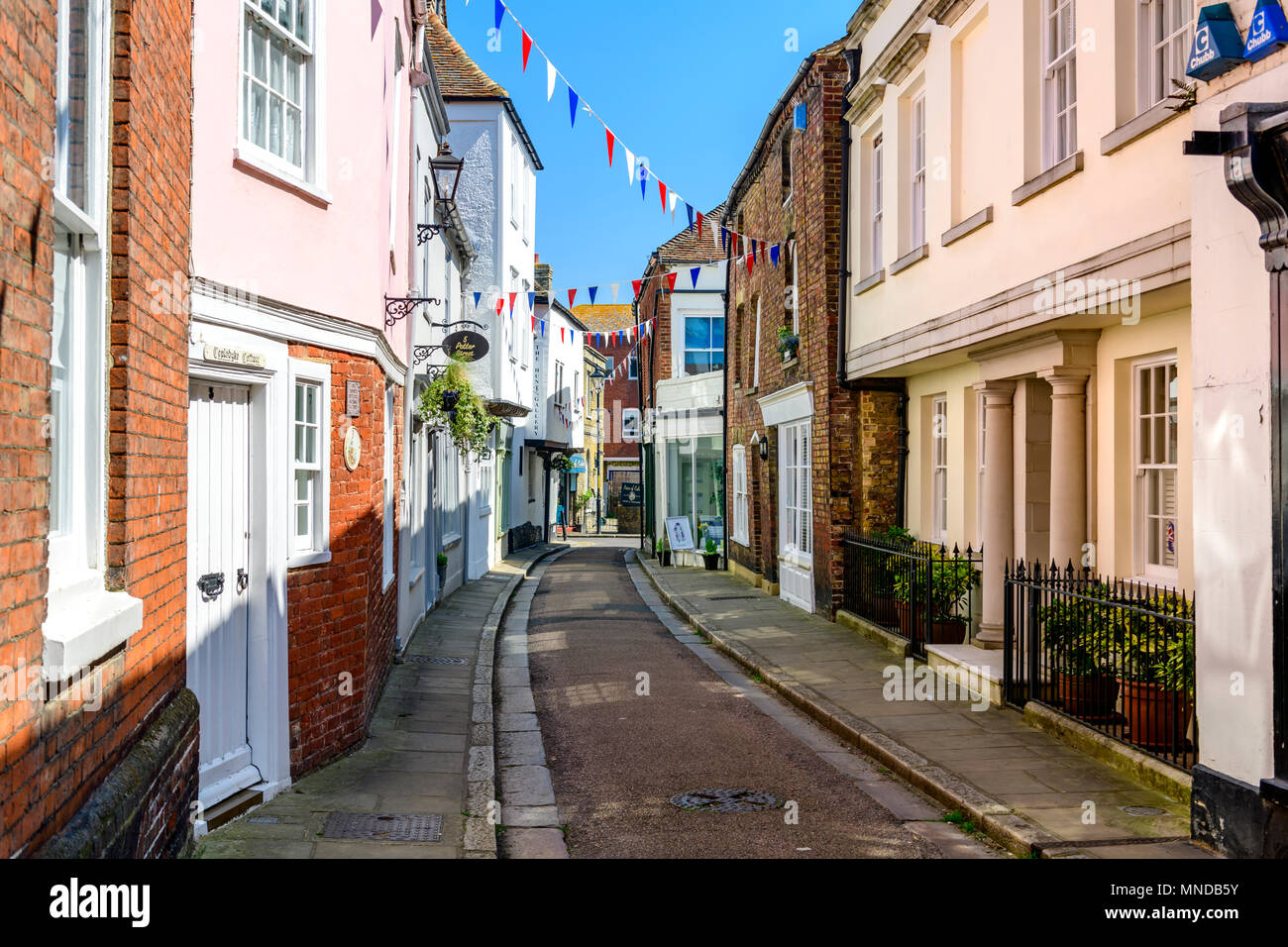 Afficher le long de la rue, Sandwich Kent Potter Banque D'Images