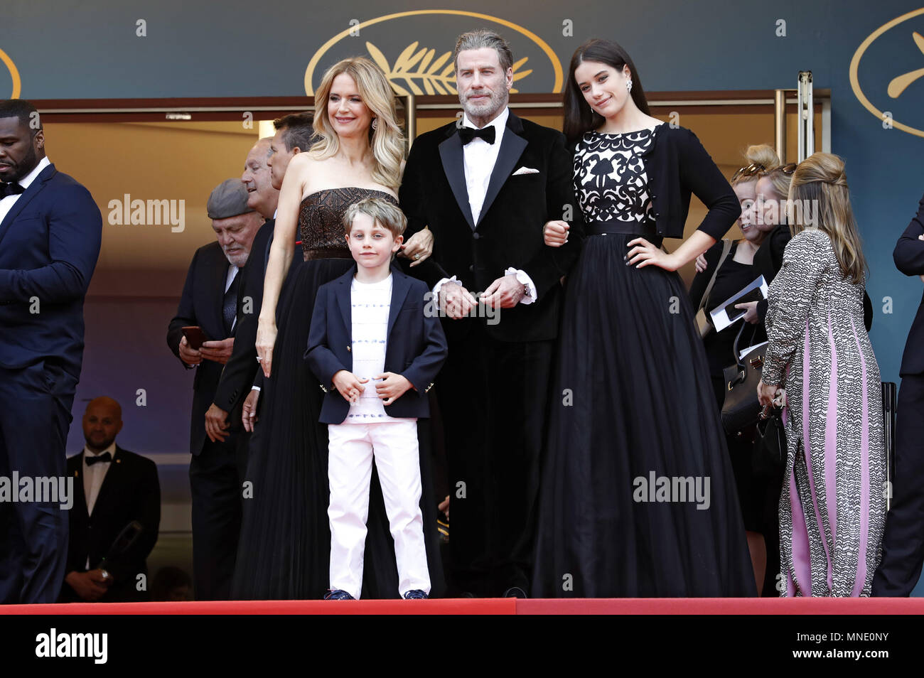 John Travolta, sa femme Kelly Preston et leurs enfants Ella Bleu Travolta et Benjamin Travolta participant à la 'Solo : Une histoire de la guerre des étoiles' premiere au cours de la 71e édition du Festival de Cannes au Palais des Festivals le 15 mai 2018 à Cannes, France | Verwendung weltweit Banque D'Images