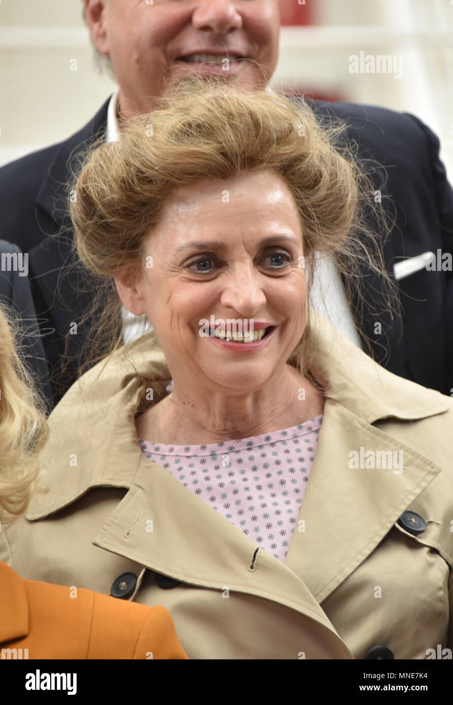 15 mai 2018, l'Allemagne, Cologne : actrice Katharina Thalbach posing lors d'une conférence de presse sur le tournage du film "Ich war noch niemals in New York' (lit. Je n'ai jamais été à New York". Photo : Horst Galuschka/dpa Banque D'Images