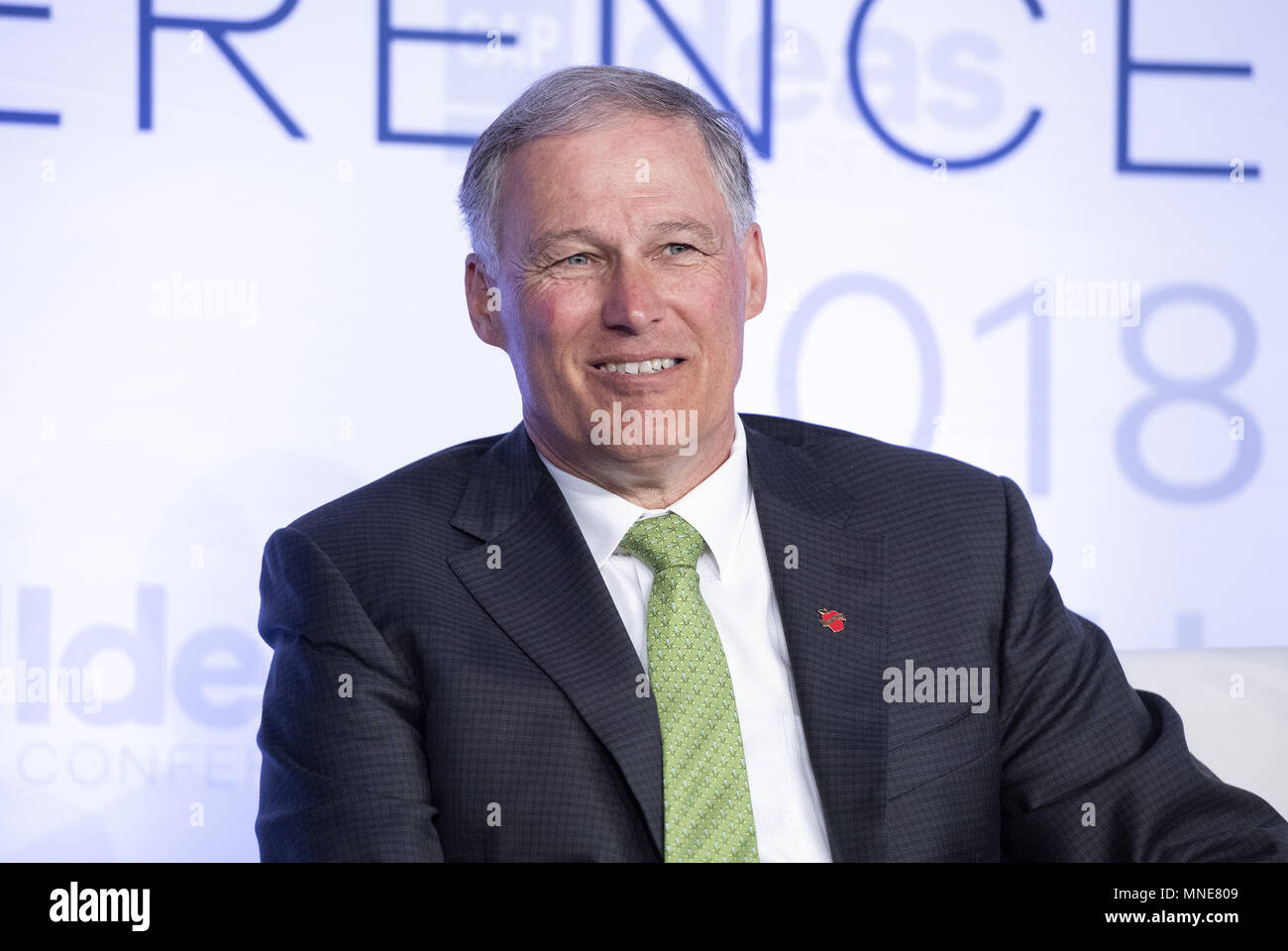 Washington, District de Columbia, Etats-Unis. 15 mai, 2018. Gouverneur Jay Inslee (Démocrate de Washington) s'affiche sur un panneau au centre for American Progress' Idées 2018 Conférence à l'hôtel Renaissance à Washington, DC le Mardi, 15 mai 2018.Crédit : Ron Sachs/CNP. Credit : Ron Sachs/CNP/ZUMA/Alamy Fil Live News Banque D'Images