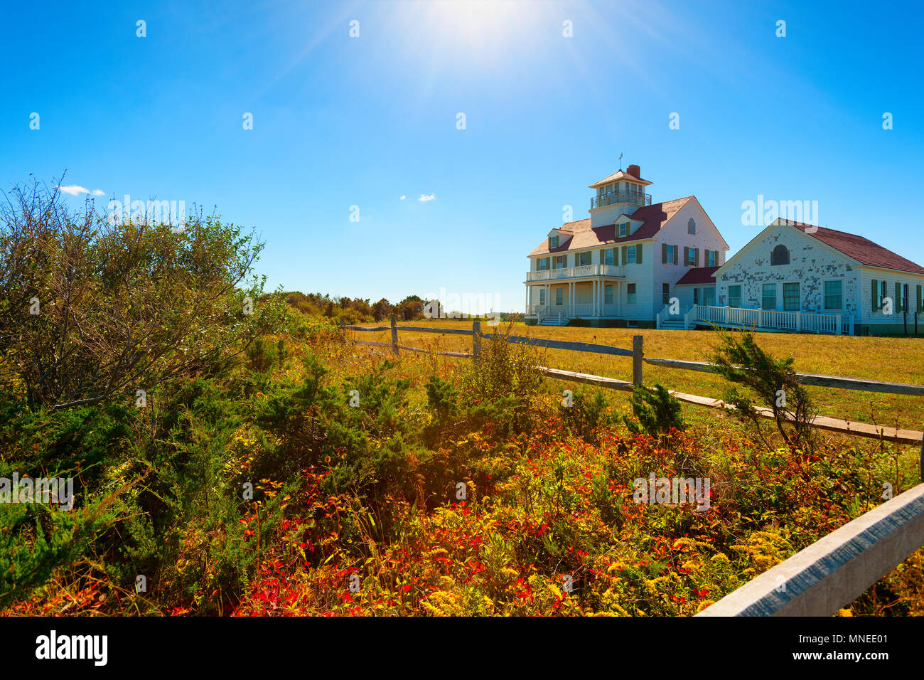 Construit en 1936 et mis hors service en 1958 l'Édifice de la Garde côtière est toujours debout sur la plage de la Garde côtière canadienne. Il est devenu le premier siège de la Cape Cod Banque D'Images