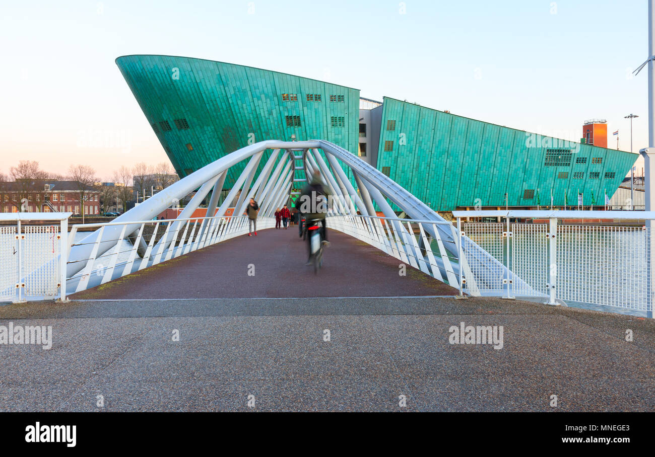 Amsterdam, Pays-Bas - 15 Février 2018 : Le Centre des sciences NEMO à Amsterdam Banque D'Images