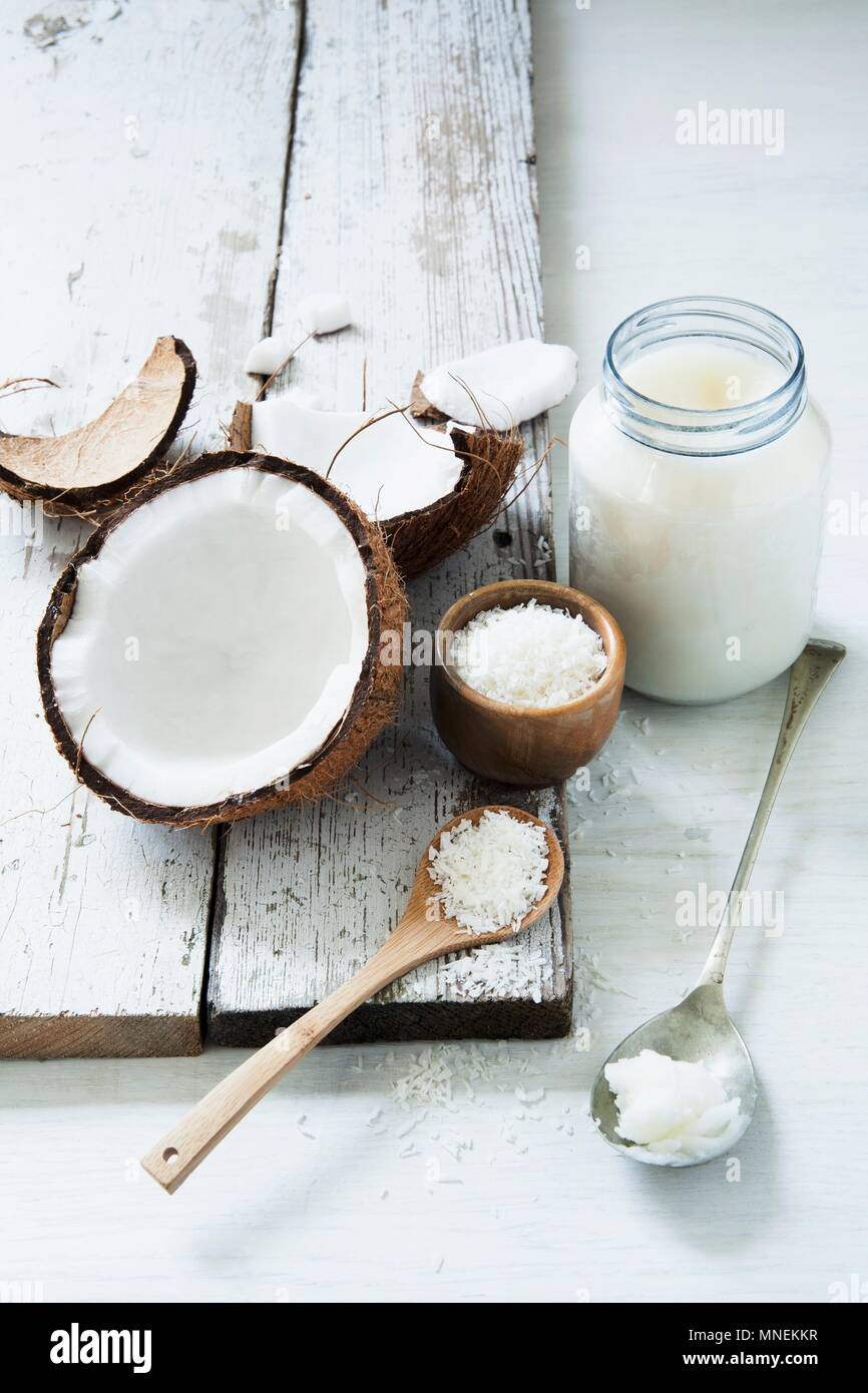 Produits frais et de noix de coco desséchée avec graisse de coco Banque D'Images