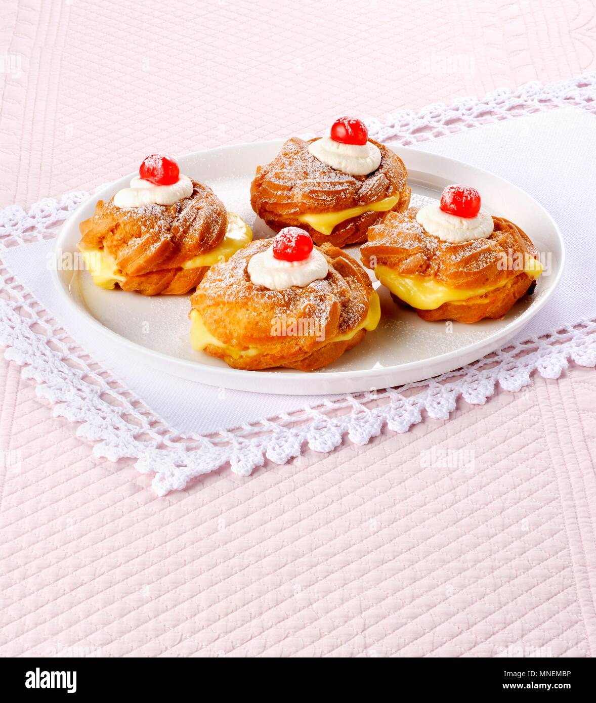 Zeppole di San Giuseppe (beignets frits italien) Banque D'Images