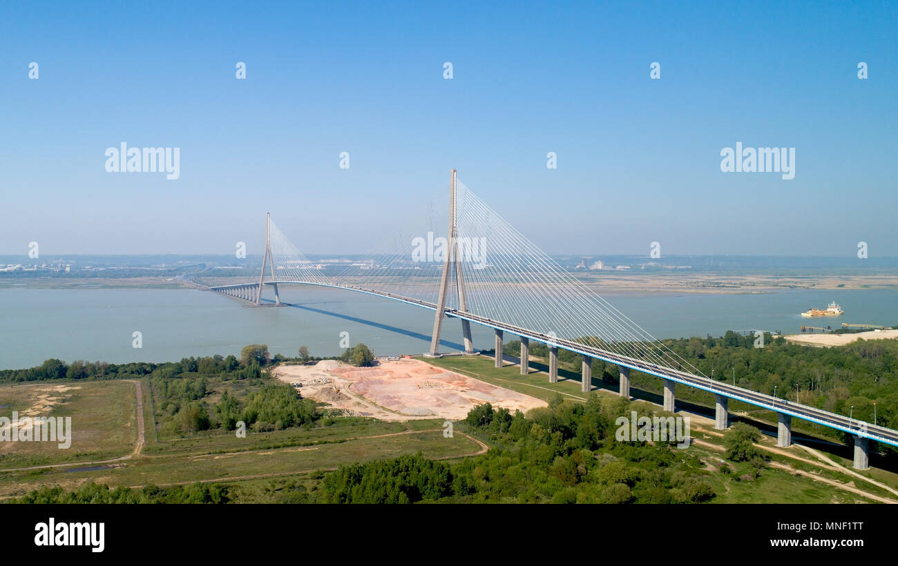Photographie aérienne du pont de Normandie, reliant Le Havre et Honfleur Banque D'Images