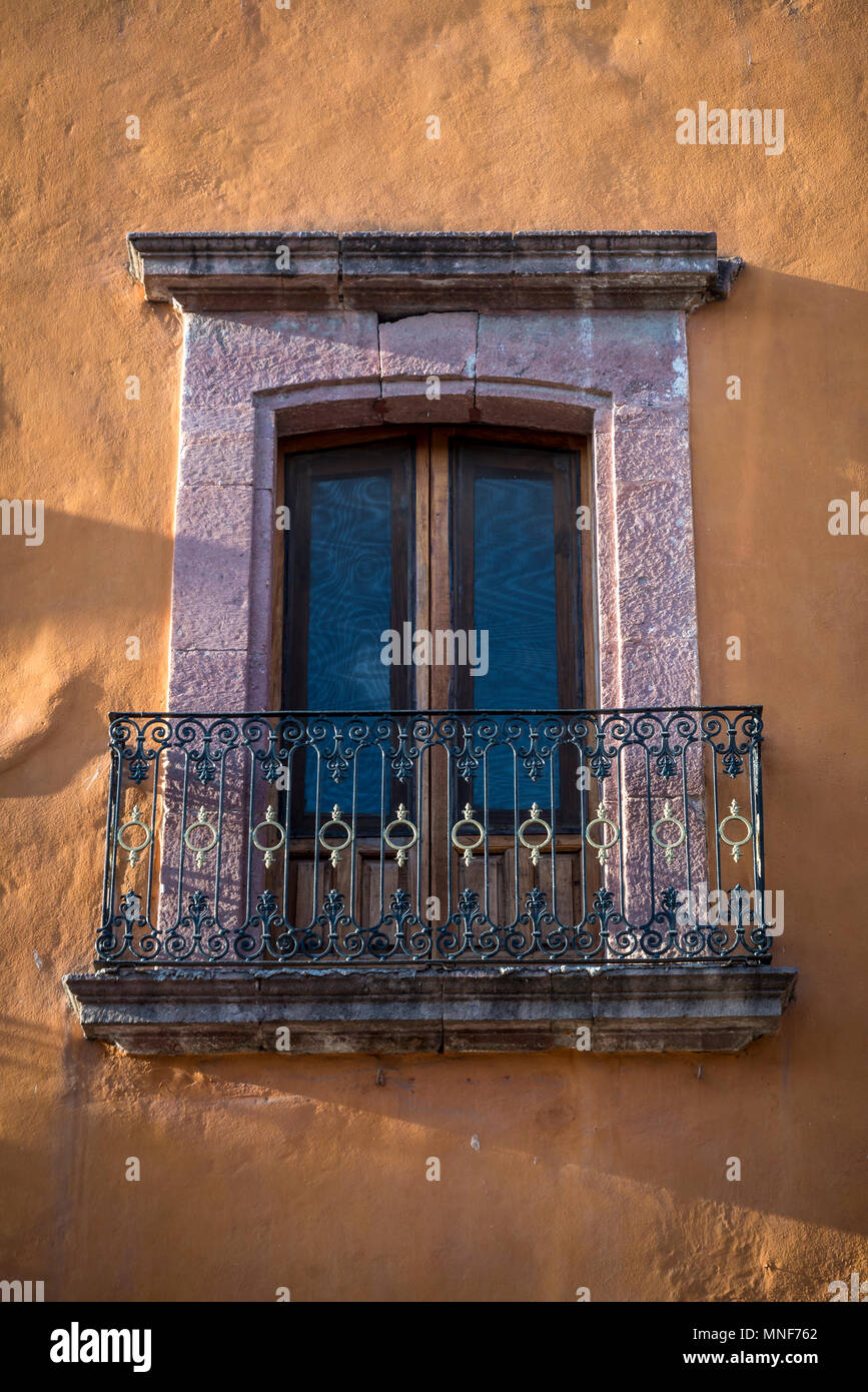 Balcon, San Miguel de Allende, une ville de l'ère coloniale, le centre du Mexique, région Bajío Banque D'Images