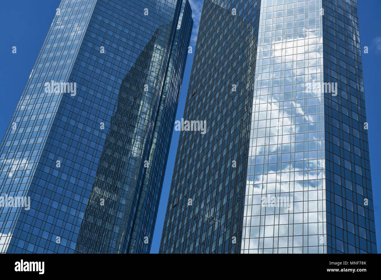 Ce gratte-ciel moderne en tant que banque office building à Frankfurt am Main Banque D'Images