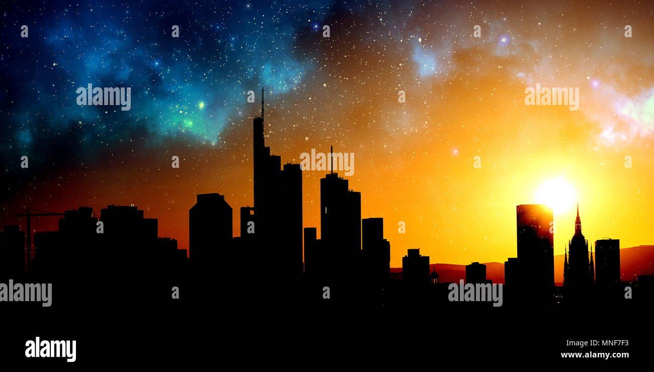 Big City skyline silhouette urbaine le soir au coucher du soleil avec sky Banque D'Images