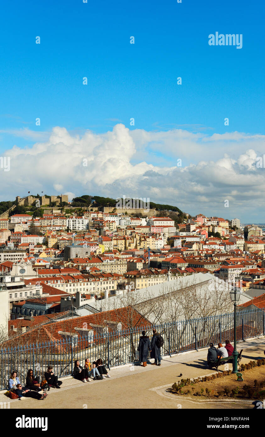 Sao Pedro de Alcantara Belvédère, l'un des meilleurs points de vue de la vieille ville de Lisbonne. Portugal Banque D'Images