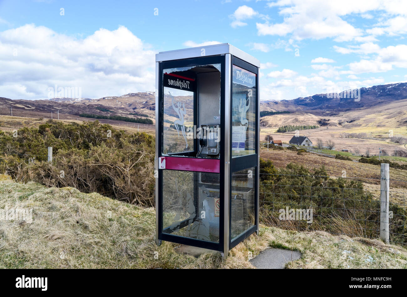 Cabine téléphonique British Telecom abandonnées dans les régions rurales de l'Ecosse Banque D'Images