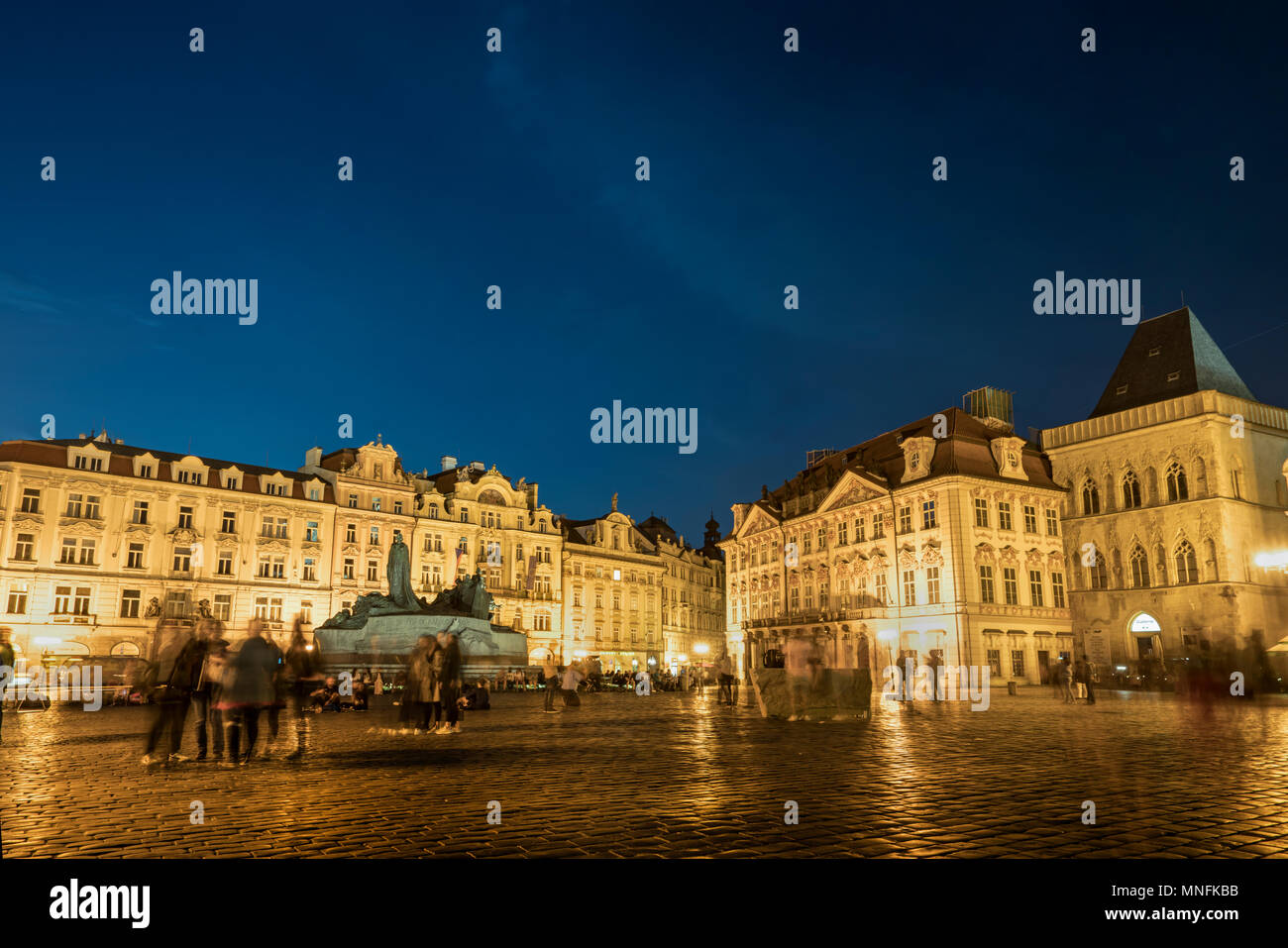 Vue nocturne de la place de la Vieille Ville à Prague, République Tchèque Banque D'Images