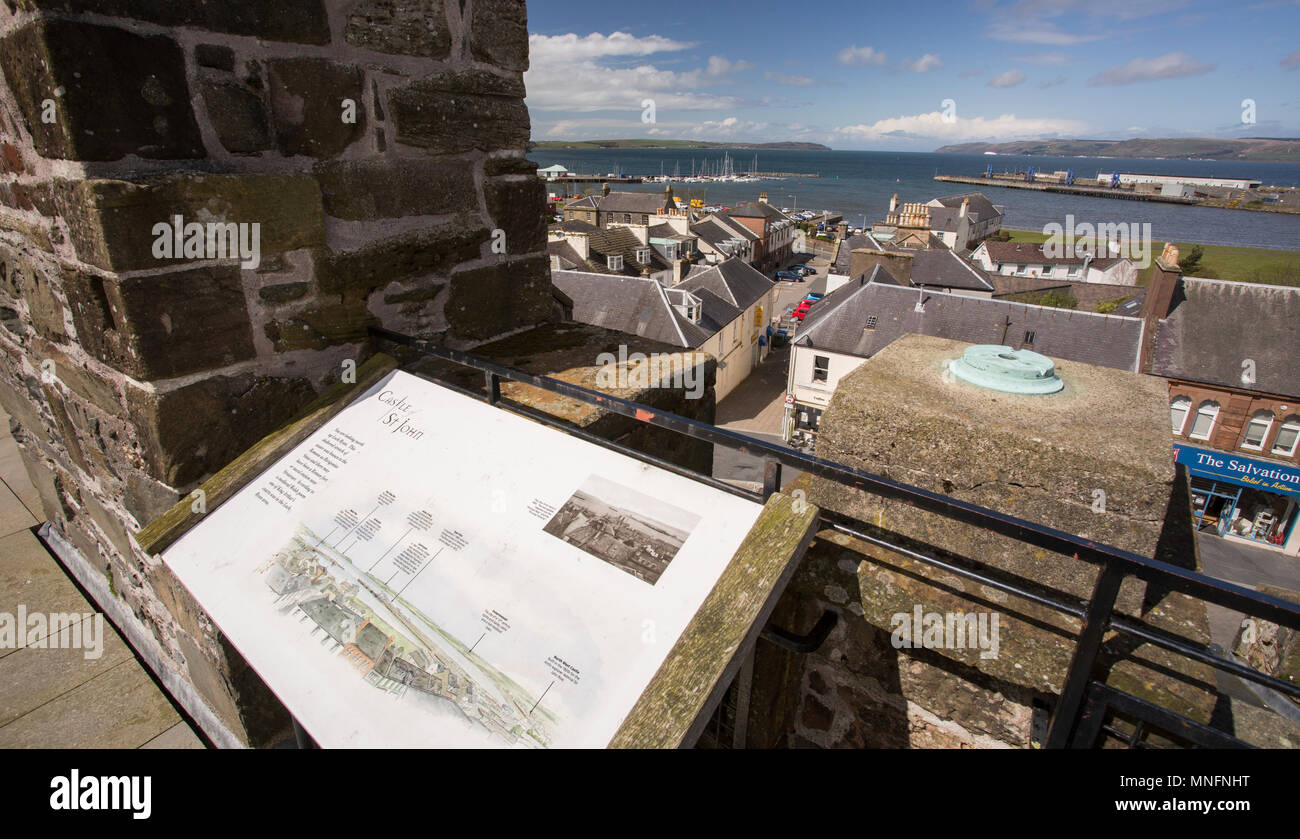 Sur le parapet du Château de St John dans le centre de Stranraer donnant sur le Loch Ryan. Un 16L-thc garder plan qui a été construit par l'Adairs de Banque D'Images