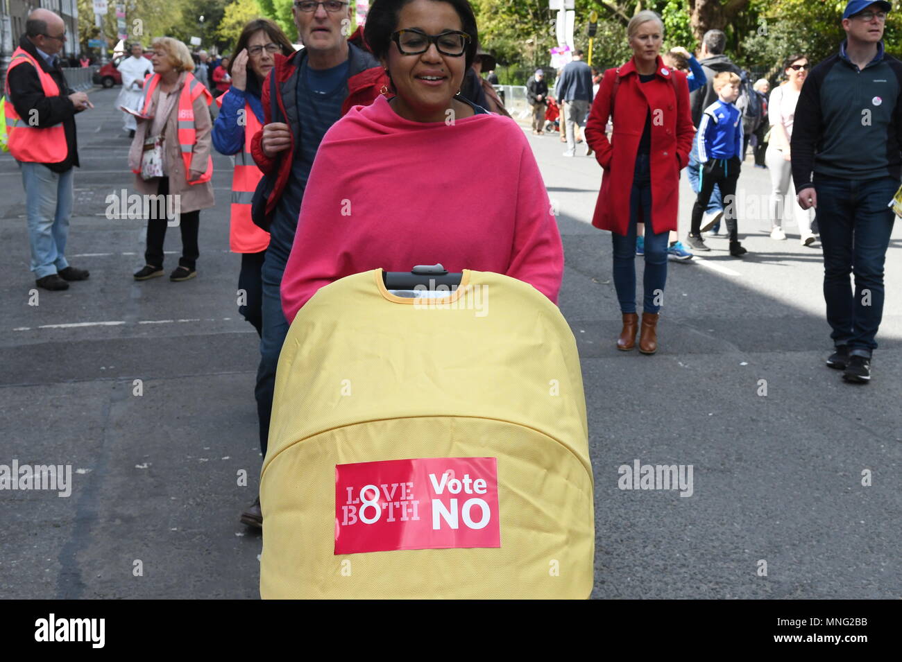 Dublin, Irlande. 12 mai, 2018. 'Stand up pro-vie pour la Vie' Rassemblement pour la conservation de la huitième modification dans le référendum à venir sur la loi sur l'avortement, qui aura lieu le 25 mai. Crédit : John Rooney/Pacific Press/Alamy Live News Banque D'Images