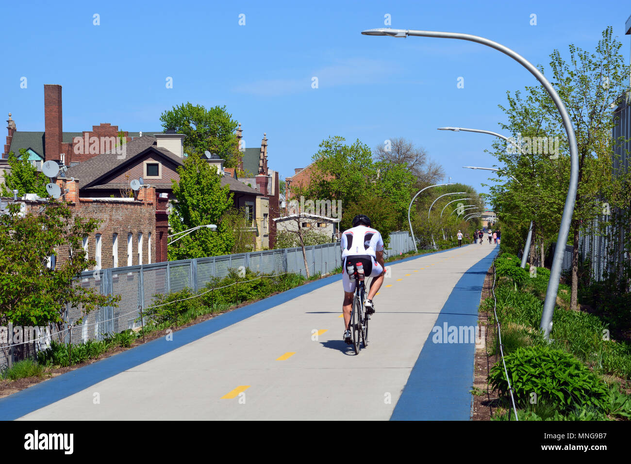Chicago's popular 606 est un sentier de 2,7 km de la ligne de train de fret élevés en fournissant un quartier unique en marche et bicyclette path Banque D'Images