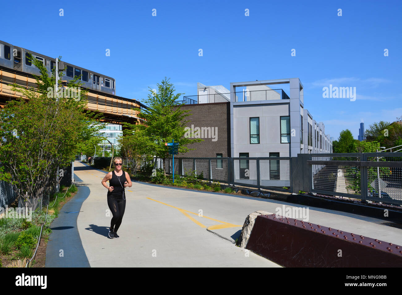 Cher condos ont été construites par le sentier 606, une ancienne ligne de train de marchandises surélevée offrant un quartier unique en marche et bicyclette path Banque D'Images