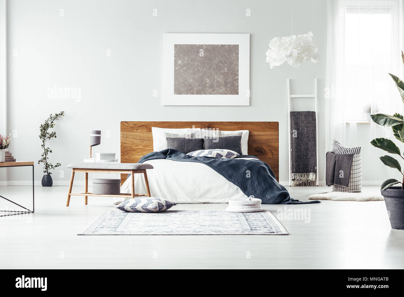 Peinture Gris Blanc Sur Le Mur Au Dessus De Lit Dans La