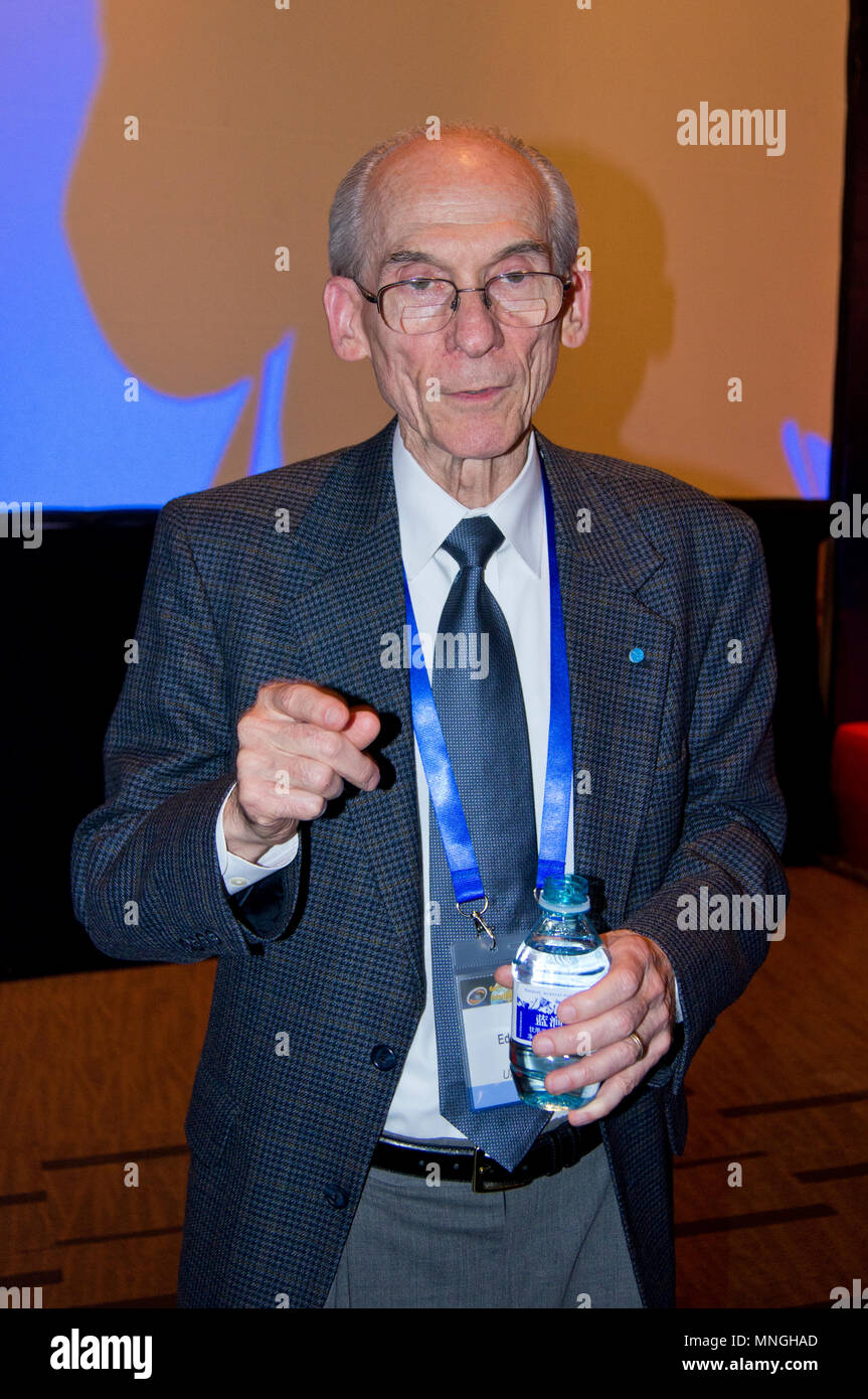 Le scientifique américain et ancien directeur du JPL Edward C. Stone s'exprimant lors de la 64ème CCE à Beijing, Chine. Banque D'Images