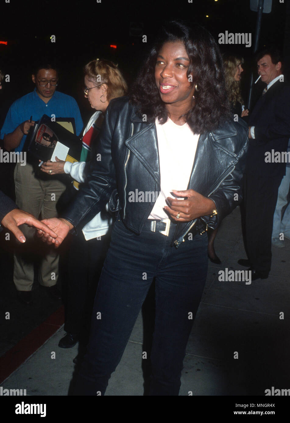 WESTWOOD, CA - 24 SEPTEMBRE : la chanteuse Natalie Cole assiste à la 'Pacific Heights' Westwood Création le 24 septembre 1990 au cinéma en général Avco Westwood, Californie. Photo de Barry King/Alamy Stock Photo Banque D'Images