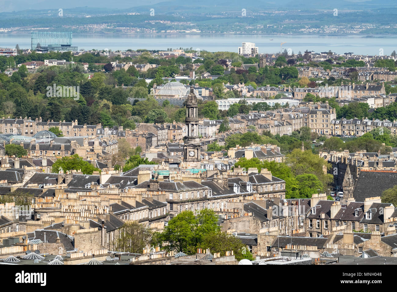 Vue de Saint Stephen's Church à Stockbridge au-dessus des toits de la nouvelle ville d'Édimbourg, Écosse, Royaume-Uni, UK Banque D'Images