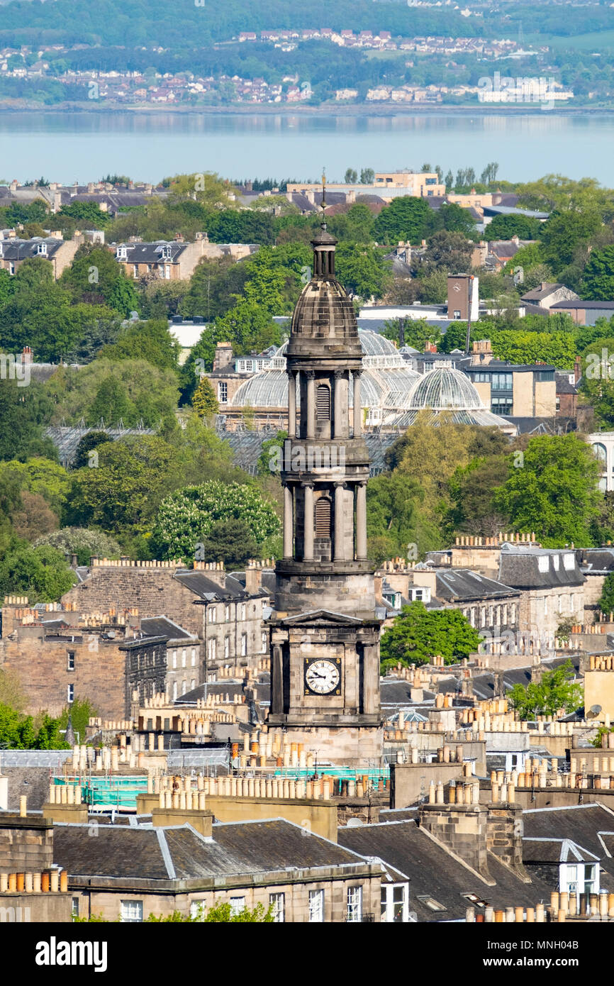 Vue de Saint Stephen's Church à Stockbridge au-dessus des toits de la nouvelle ville d'Édimbourg, Écosse, Royaume-Uni, UK Banque D'Images