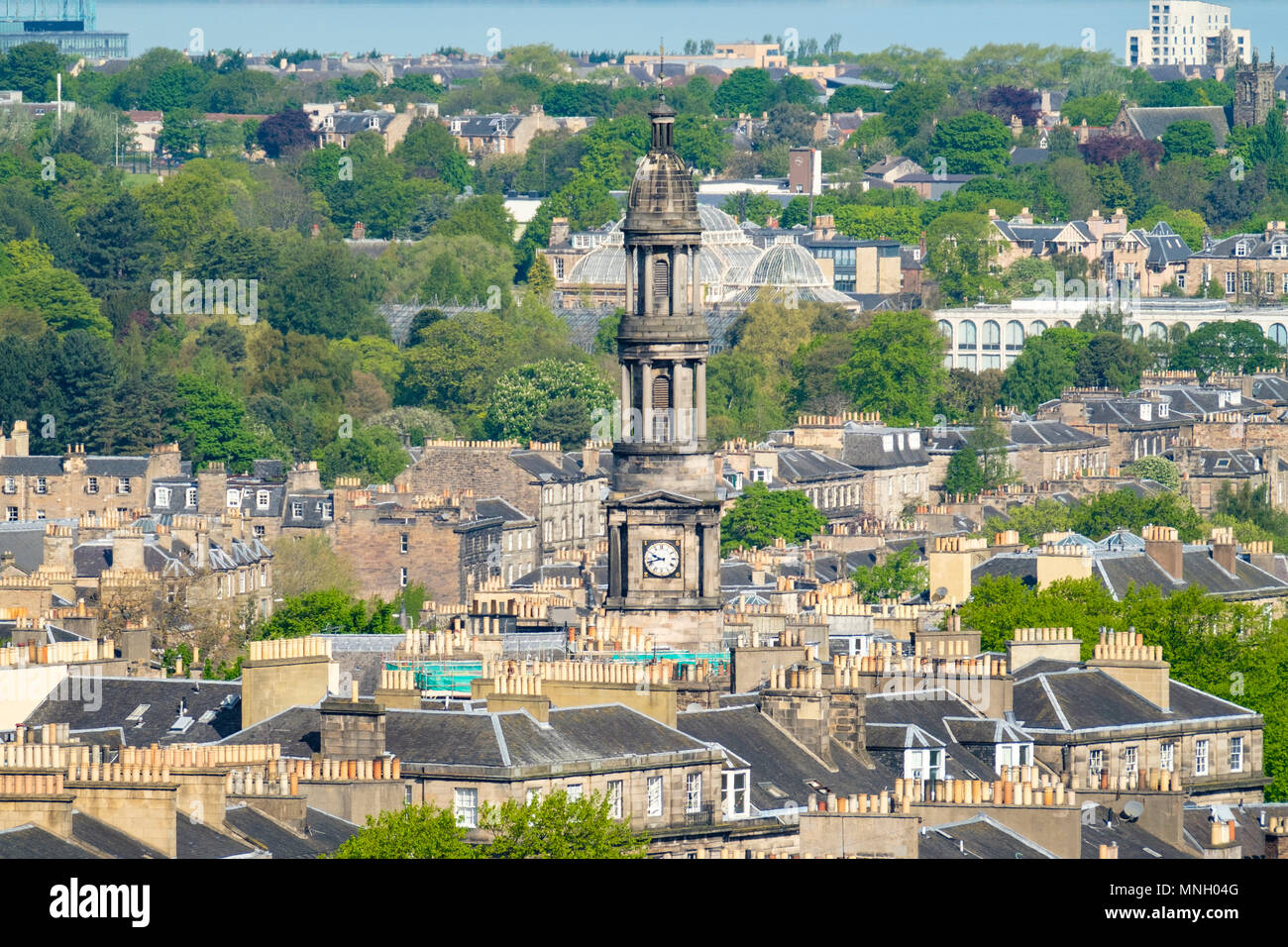 Vue de Saint Stephen's Church à Stockbridge au-dessus des toits de la nouvelle ville d'Édimbourg, Écosse, Royaume-Uni, UK Banque D'Images